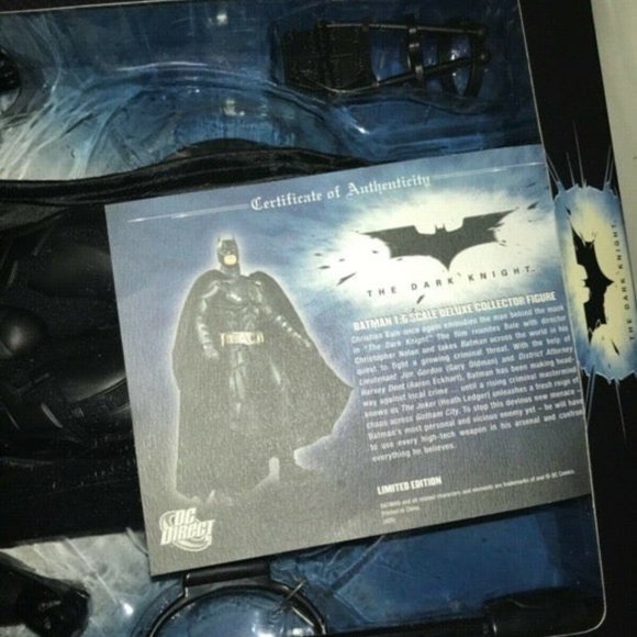 Batman 1/6 Scale Deluxe Collector Figure-The Dark Knight - Picture 6 of 11